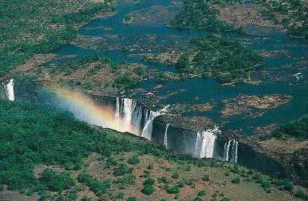 Hakan Öge (Zambia-Zimbabwe sınırında bulunan Zambezi Nehri) Hakan Öge (Zambia-Zimbabwe sınırında bulunan Zambezi Nehri)