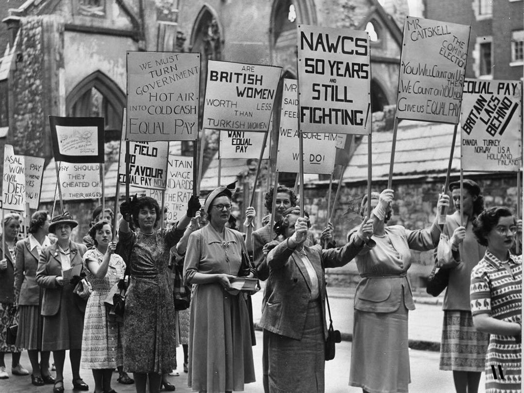1930 da İngiltere’de kadınların yaptığı bir miting.
